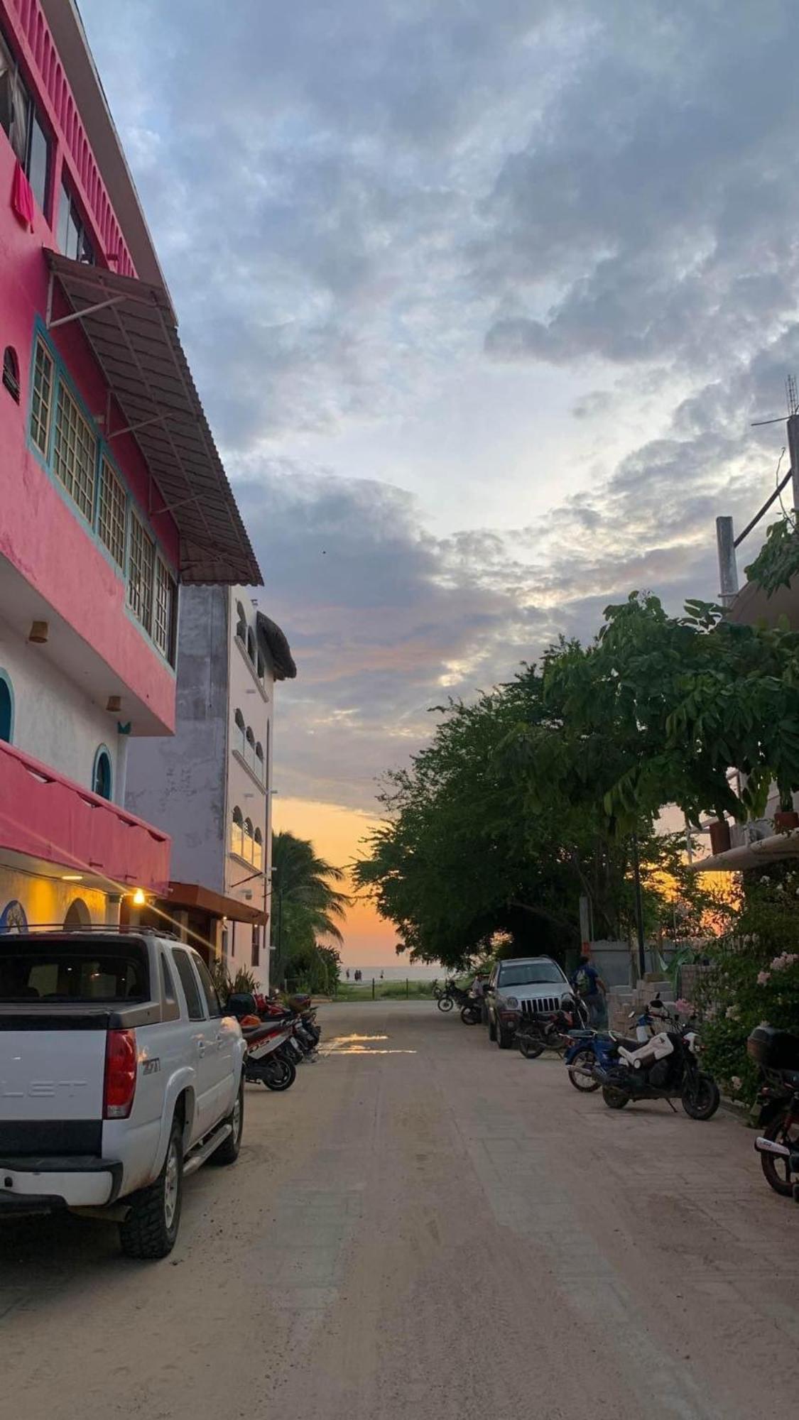 Surf Paradise Zicatela Hotell Puerto Escondido  Eksteriør bilde